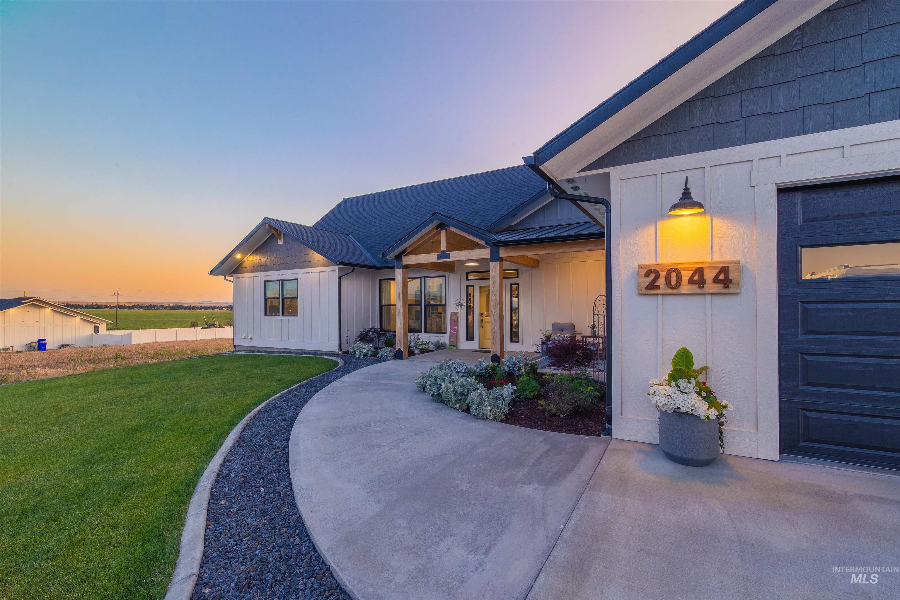 Property Photo: 2044 Vinifera Boulevard ID 83501