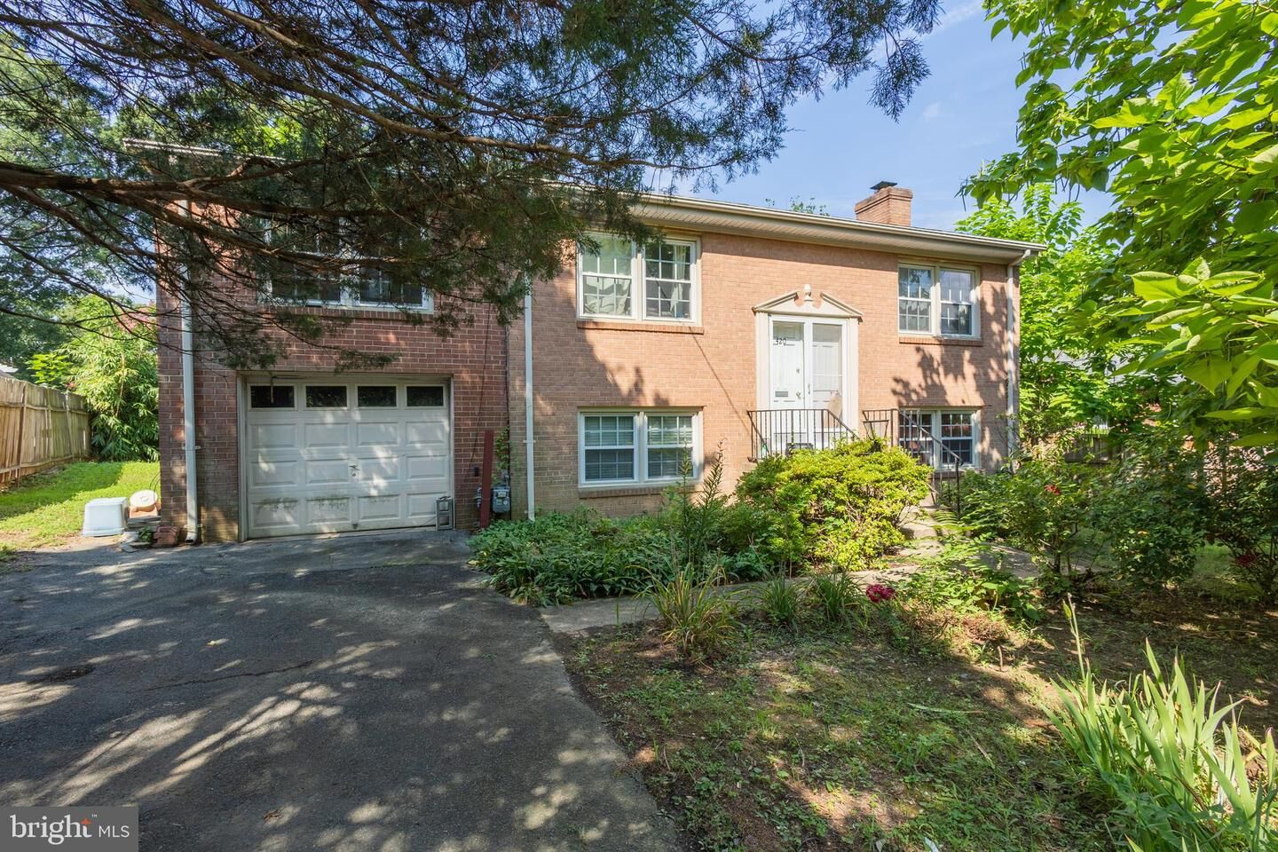 Property Photo: 420 N Irving Street VA 22201