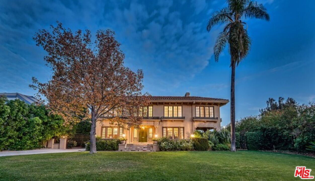 Property Photo: 136 Fremont Pl CA 90005