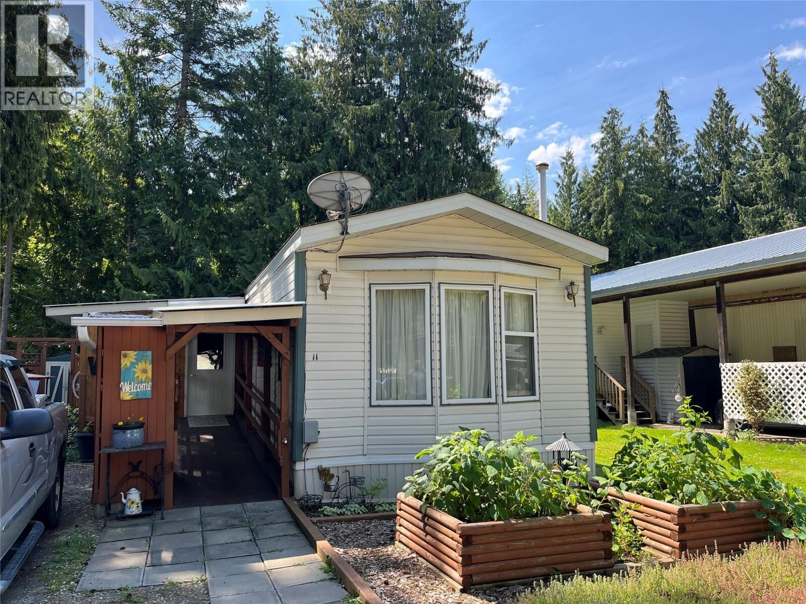 Property Photo: 469 Main Street 11 BC V0E 2V1