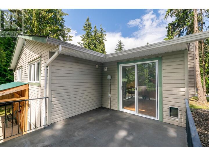 Property Photo: 2580 1 Avenue Northeast BC V1E 2A7