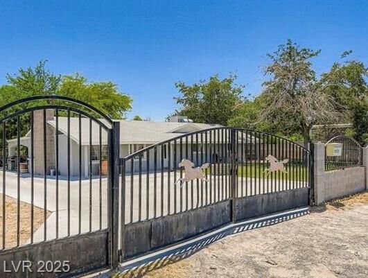 Property Photo: 5522 Annie Oakley Drive NV 89120