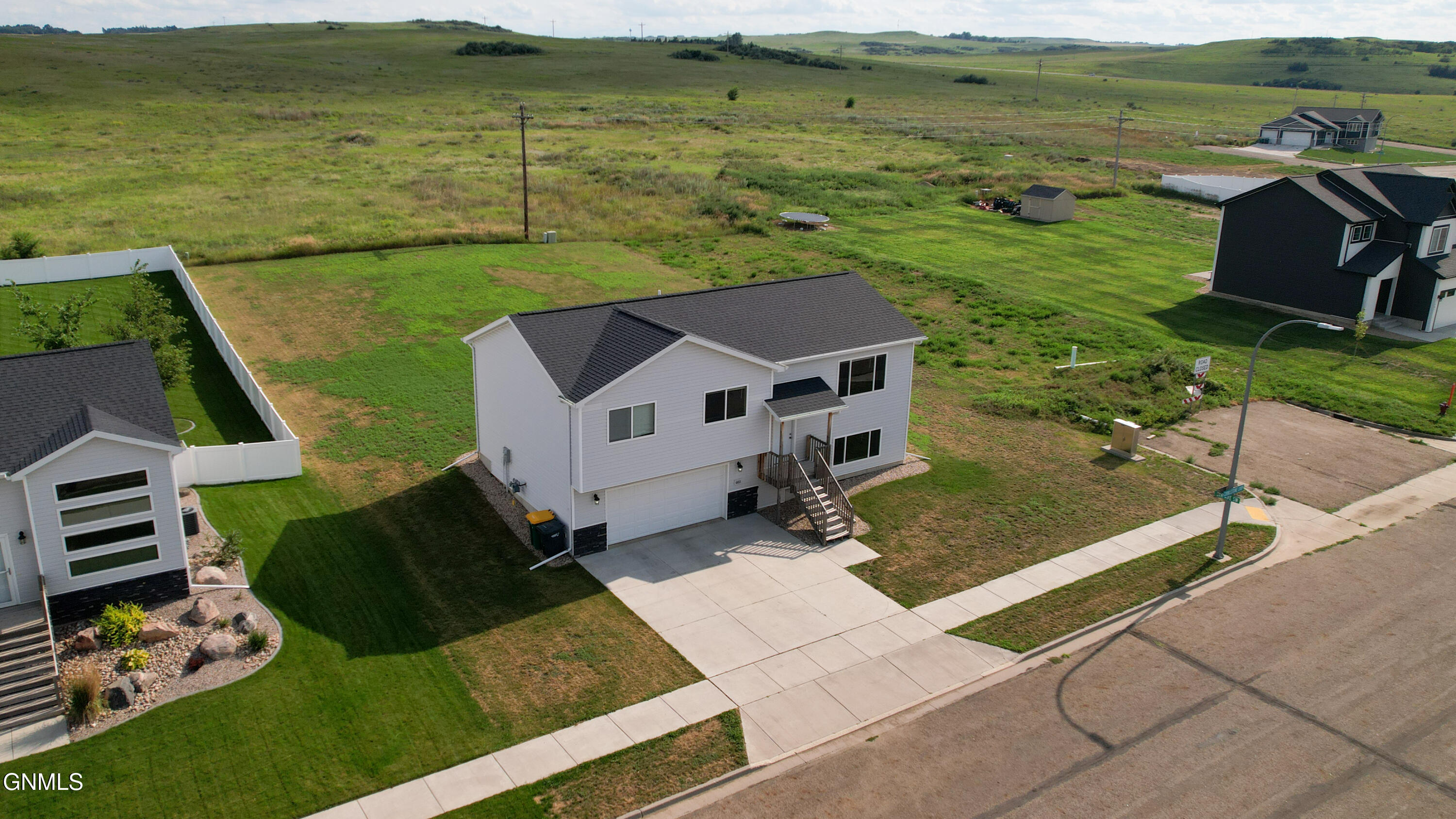 Property Photo:  603 Cobblestone Loop SW  ND 58554 