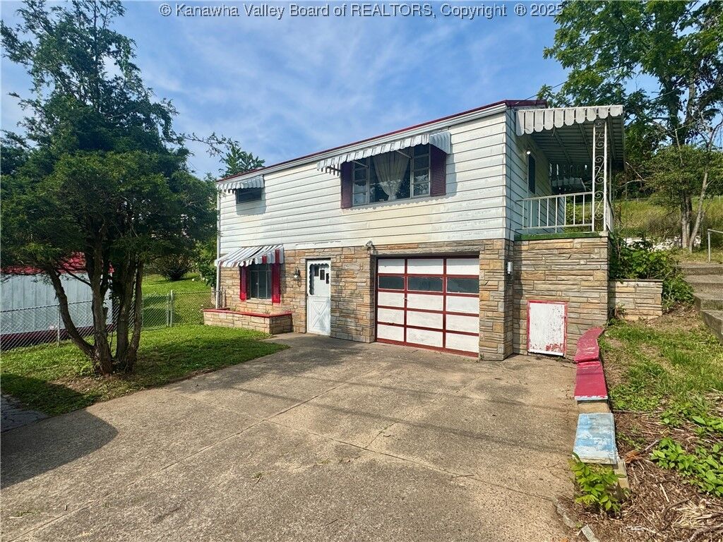 Property Photo: 5106 Dublin Drive WV 25313