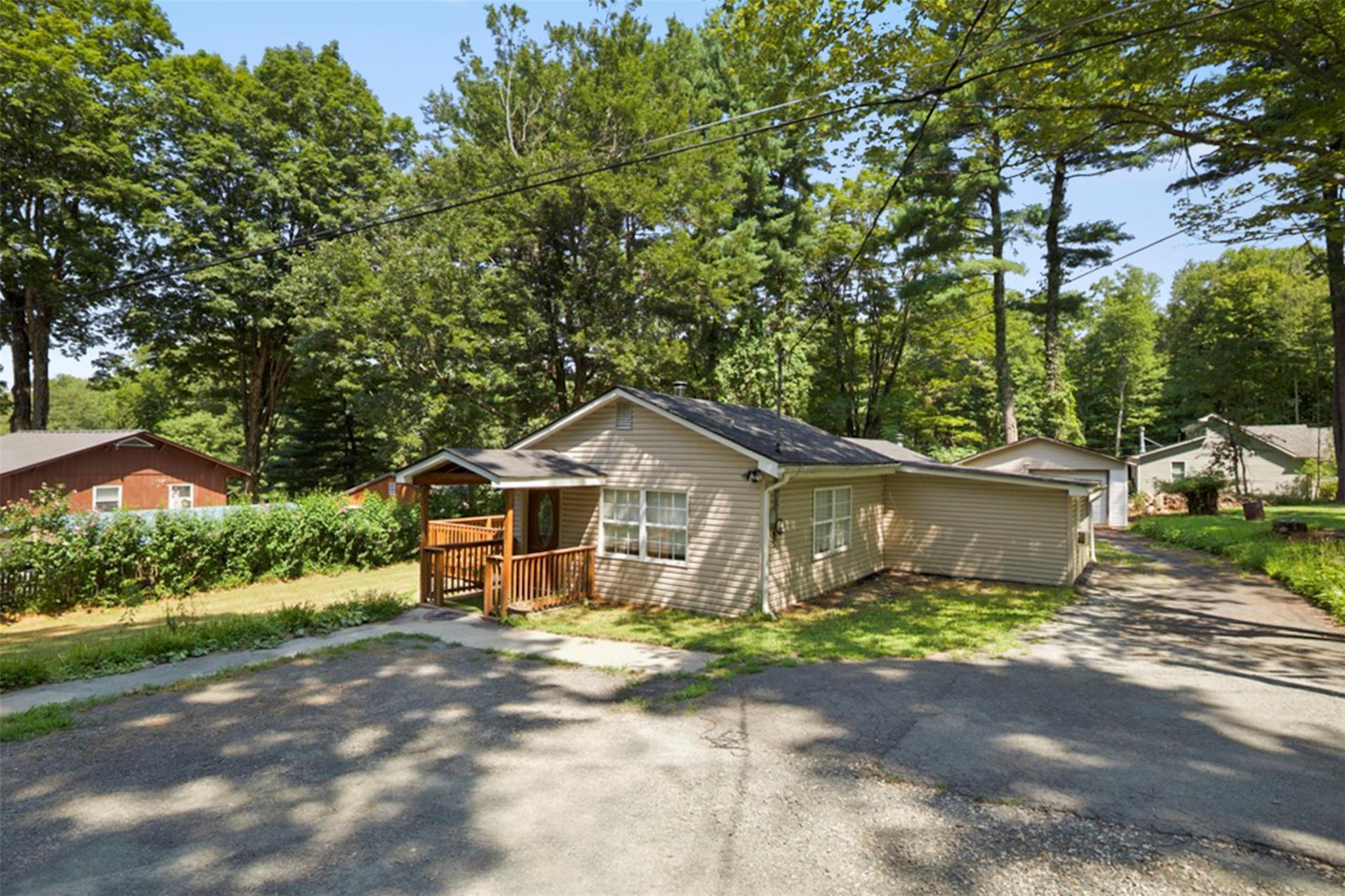 6 Farmingdale Lane  Bloomingburg NY 12721 photo