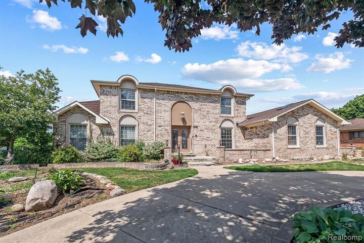 Property Photo:  4041 Twin Lakes Court  MI 48316 1461