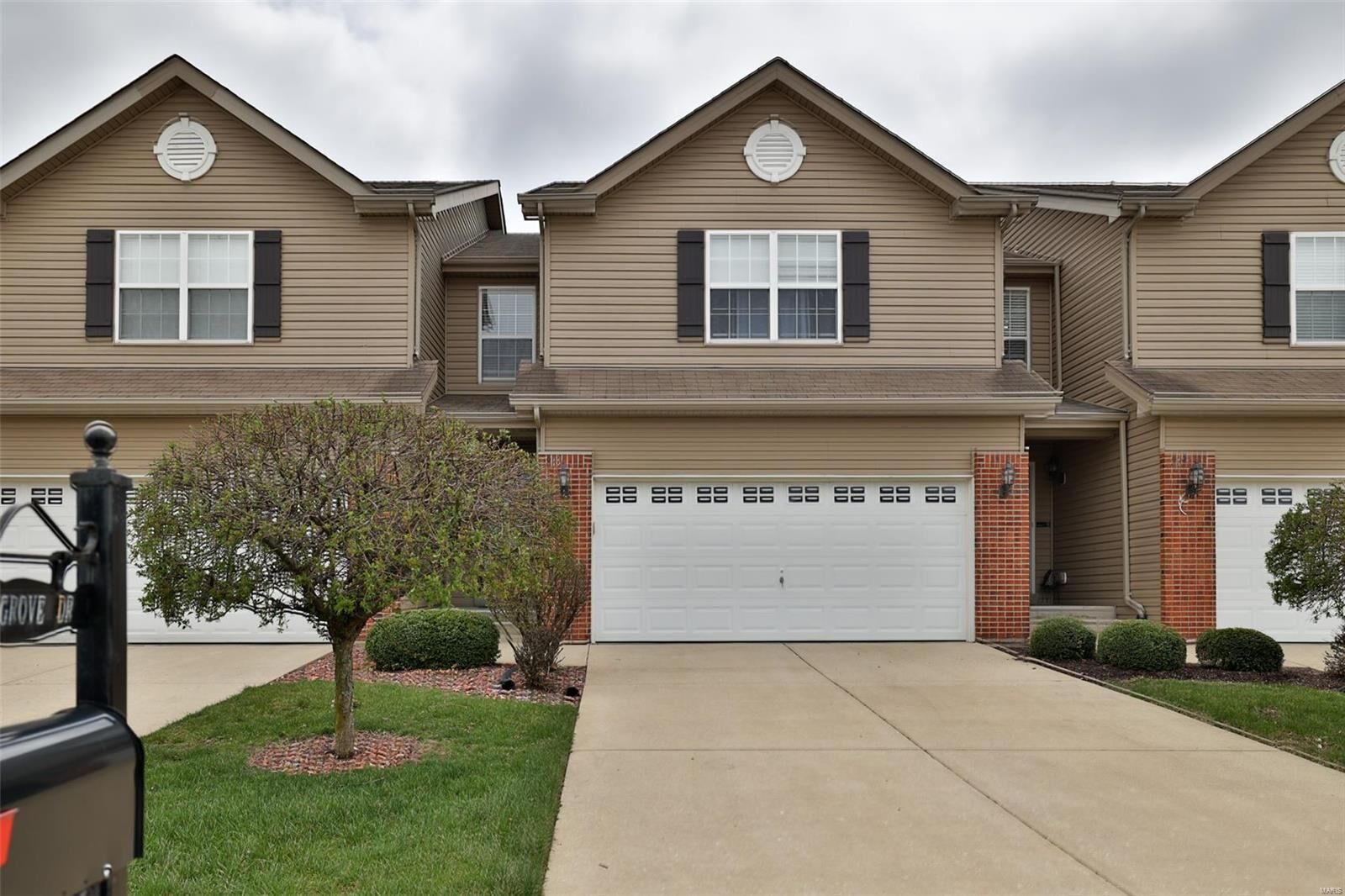 Property Photo:  815 Foxgrove Drive  IL 62208 