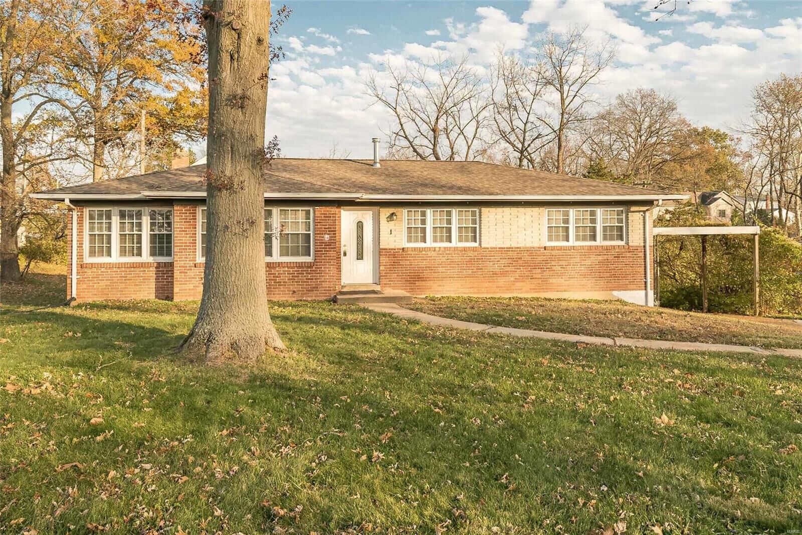 Property Photo: 1 Sona Lane MO 63141