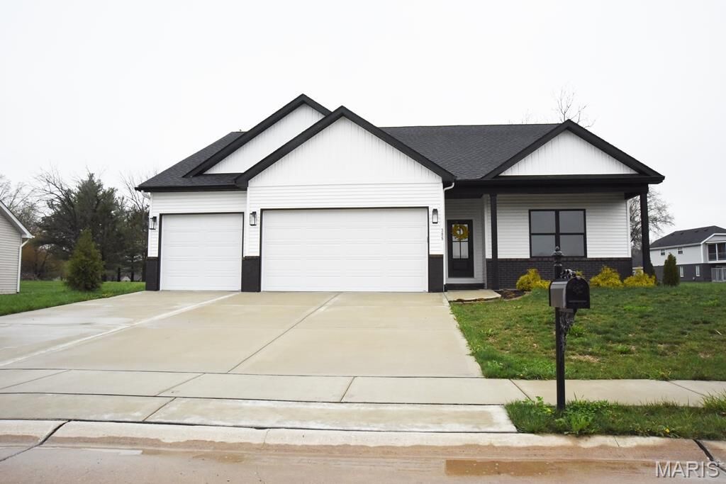 Property Photo: 305 Stonebriar Drive IL 62294