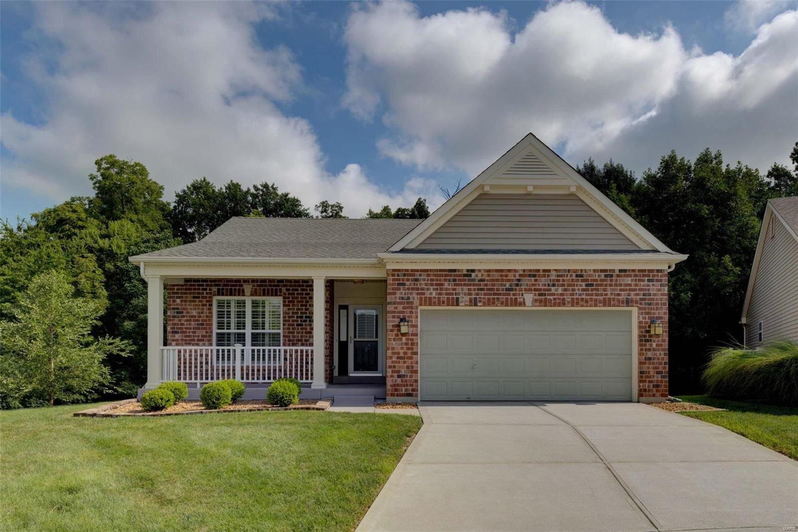 Property Photo: 412 Via Roma Court MO 63304