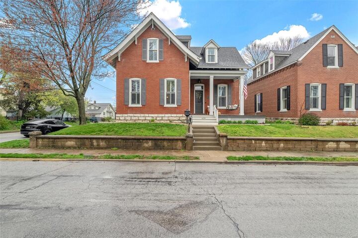 628 Washington Street  St Charles MO 63301 photo