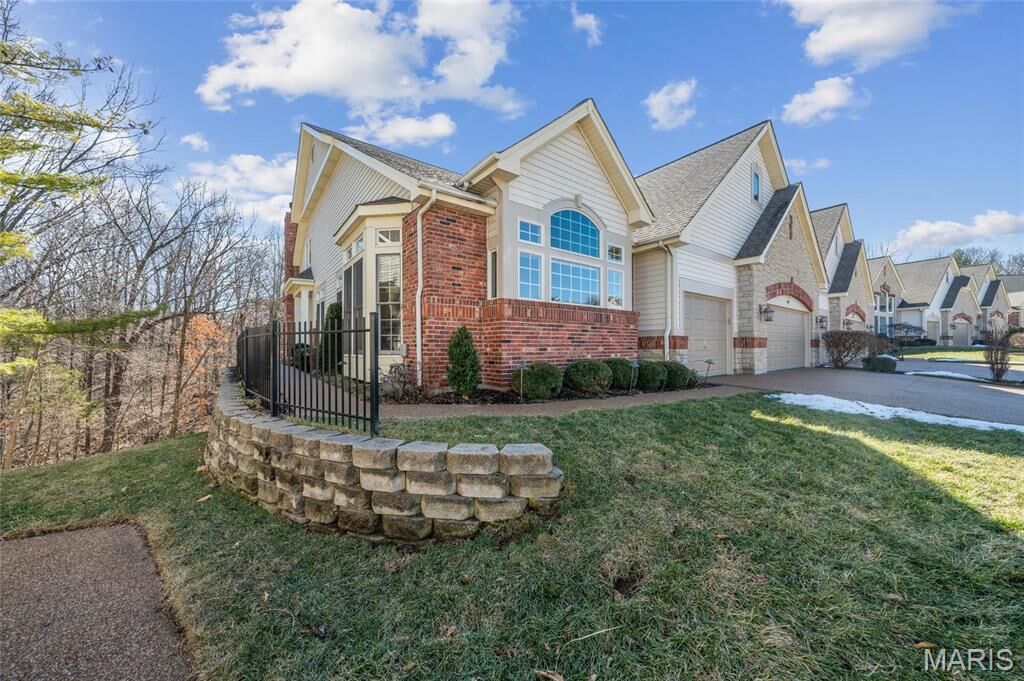 Property Photo:  821 Stonebluff Court  MO 63005 