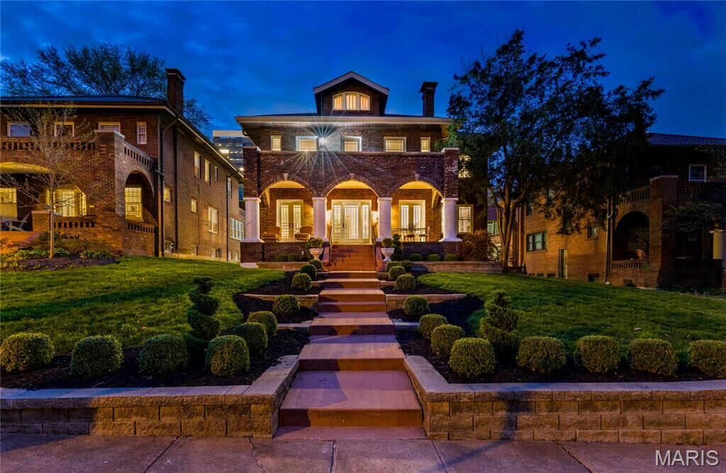 Property Photo:  7715 Country Club Court  MO 63105 