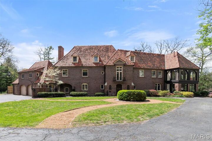 8 Carrswold Drive  Clayton MO 63105 photo