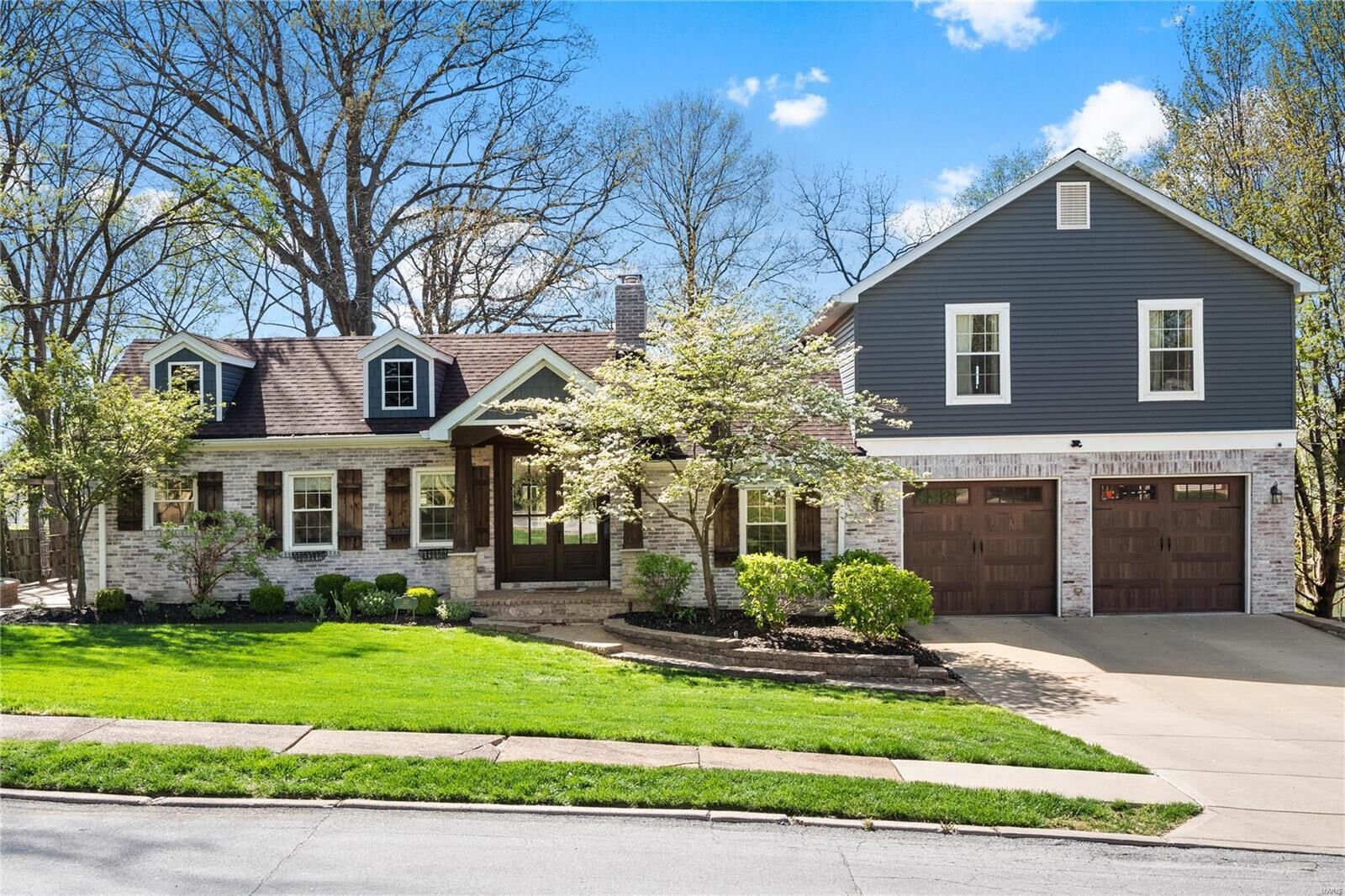 Property Photo:  307 Altus Place  MO 63122 