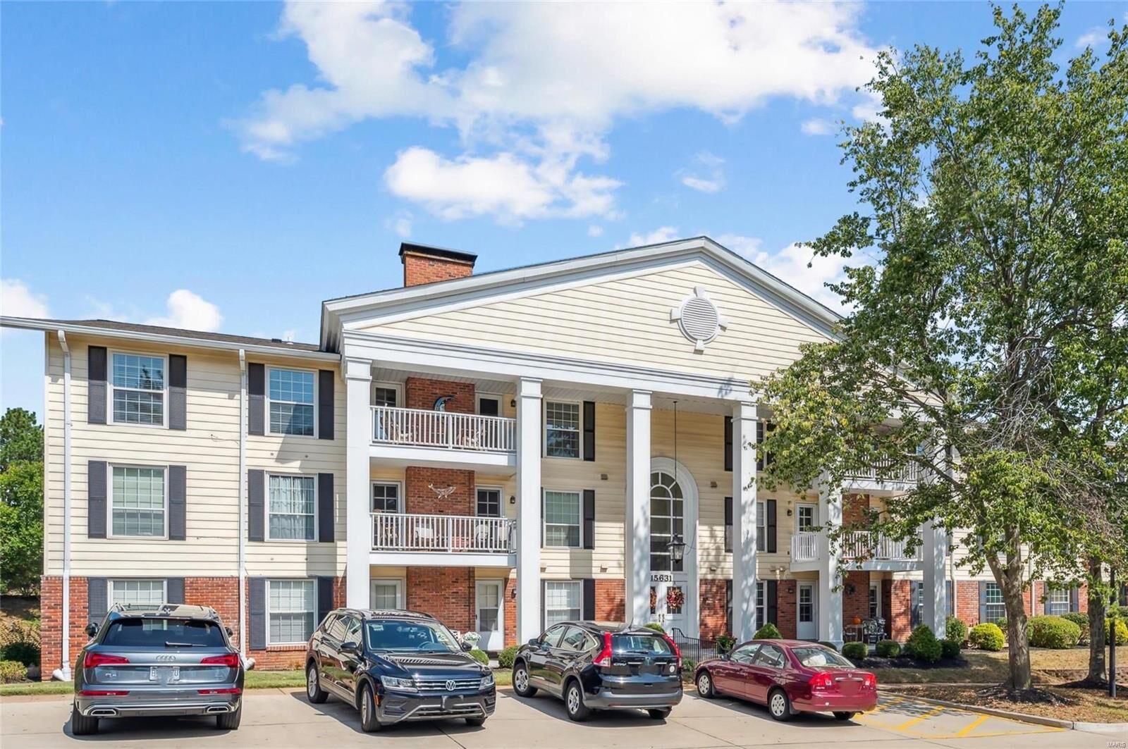 Property Photo: 15631 Hedgeford Court 22 MO 63017