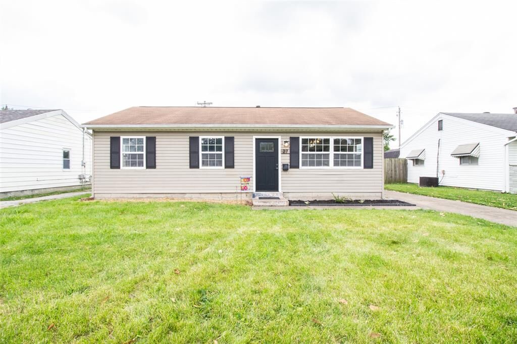 Property Photo: 27 Briarcliff Drive IL 62040