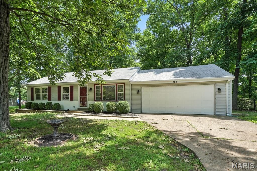 Property Photo:  224 New Ballwin Road  MO 63021 