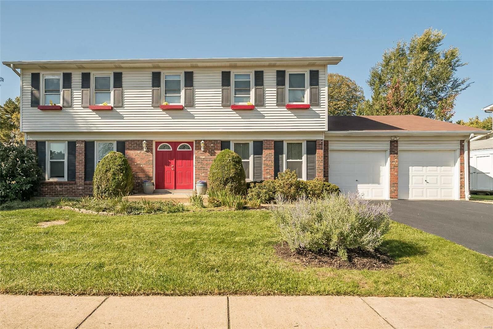 Property Photo: 2117 Hillsgate Court MO 63146