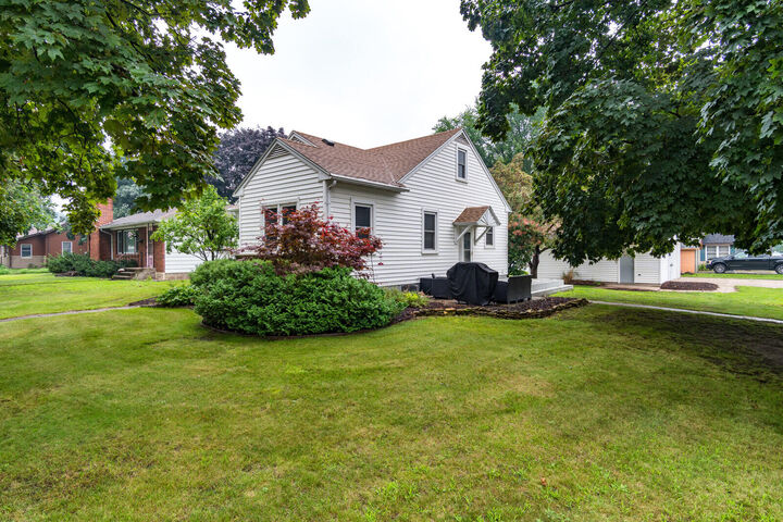 Property Photo: 302 Walnut St MN 55947