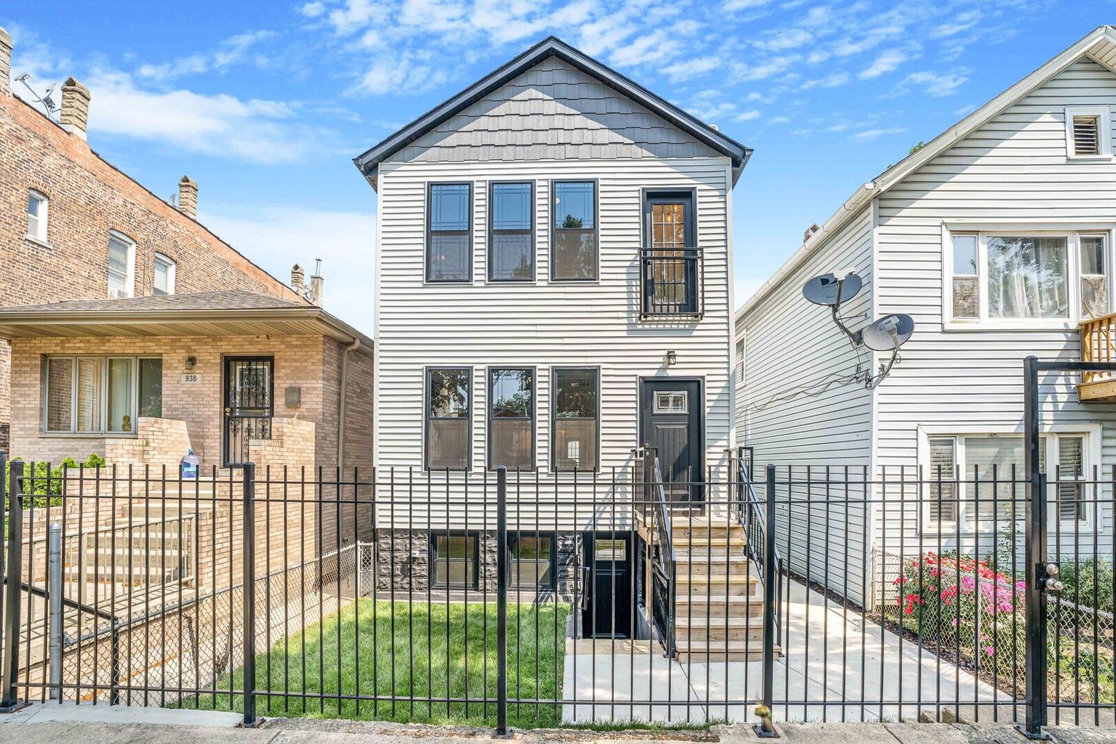 Property Photo: 932 W 34th Street IL 60608