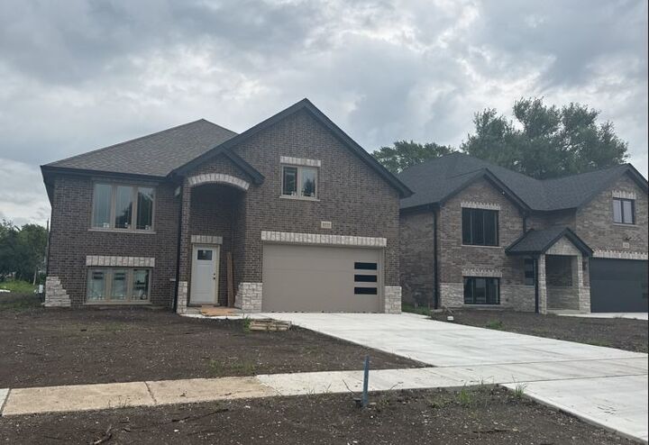8535 Mansfield Avenue  Burbank IL 60459 photo