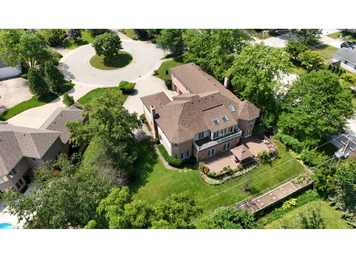 Property Photo: 2509 Astor Court IL 60026