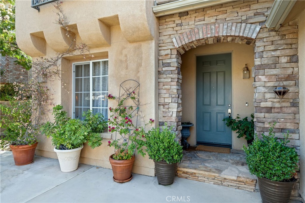 Property Photo: 25730 Hawthorne Place CA 91381