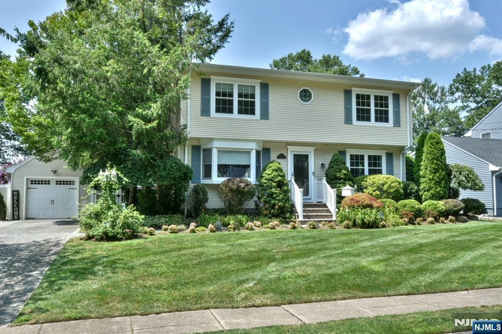 316 Colonial Boulevard  Twp of Washington NJ 07676 photo