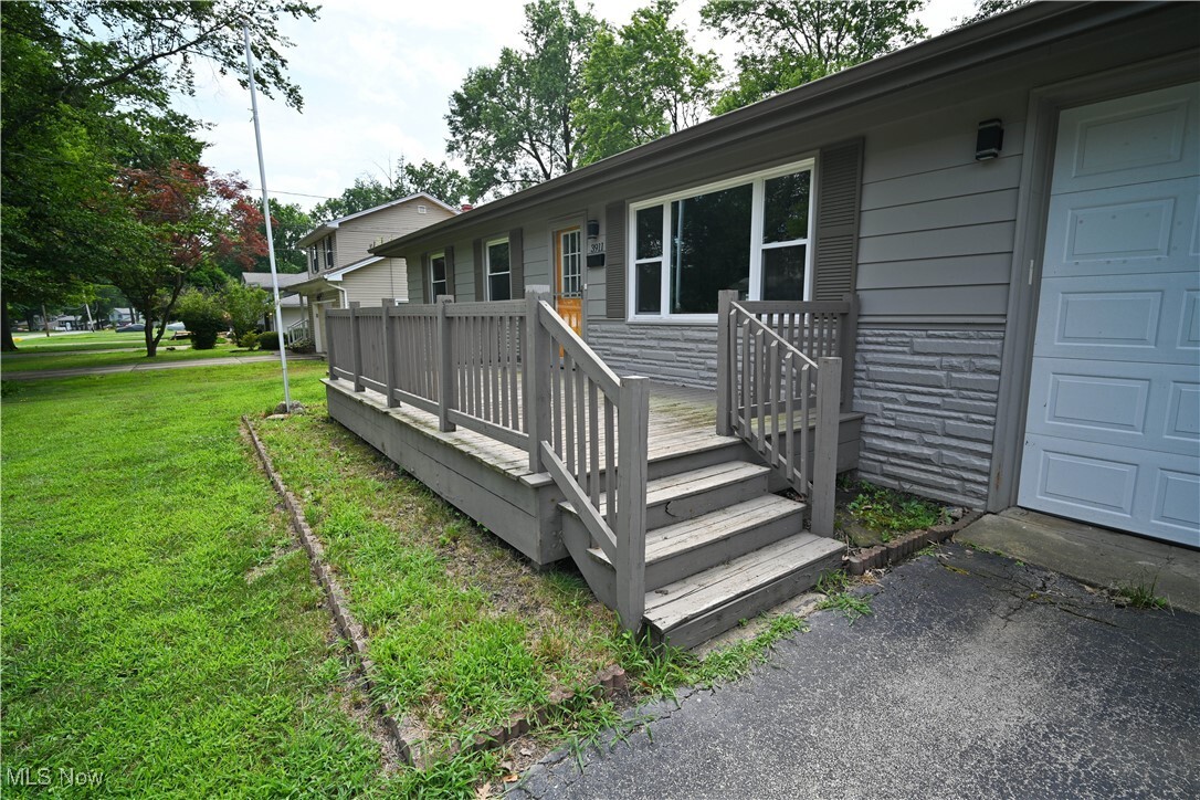 Property Photo: 3911 Nottingham Avenue OH 44511
