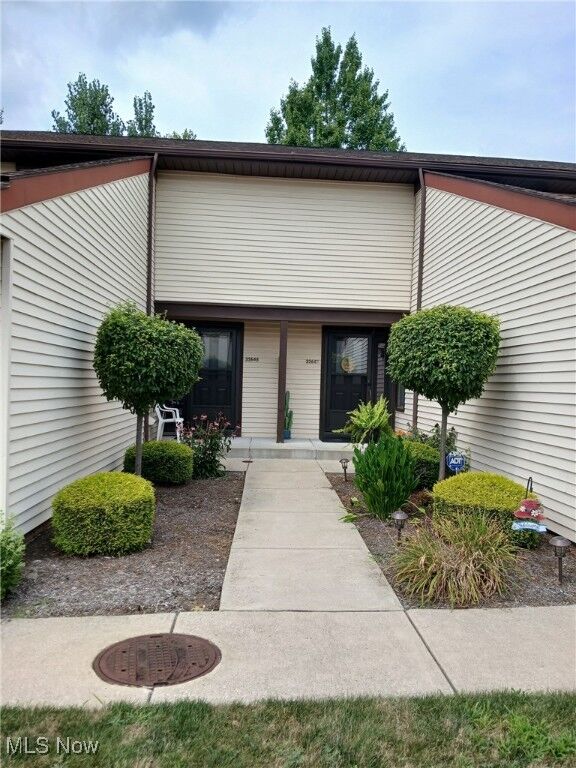 Property Photo: 32647 Jefferson Drive 47 OH 44139