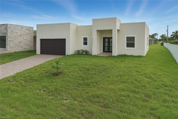 Property Photo: 303 NW 26th Ave FL 33993