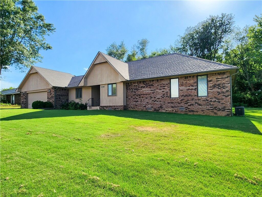 Property Photo:  4004 Fairway Drive  AR 72764 