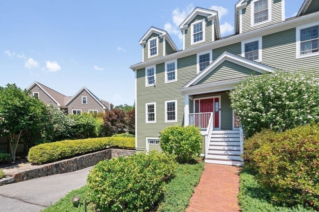 Property Photo:  7 Sherman Pl 7  MA 01890 