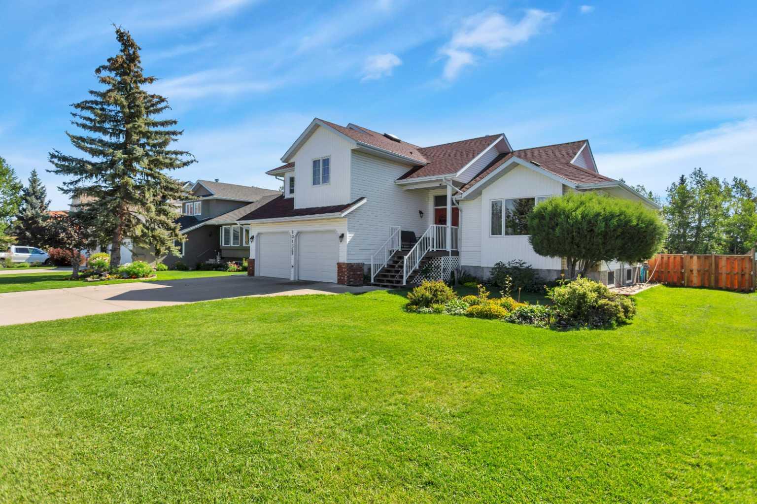 Property Photo:  1013 2 Street NE  AB T0M 1X0 