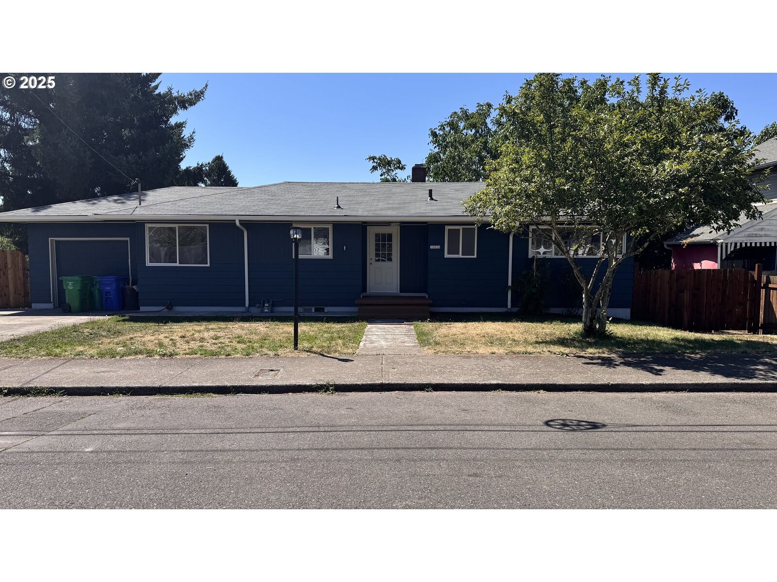 Property Photo: 10026 SE Insley St OR 97266