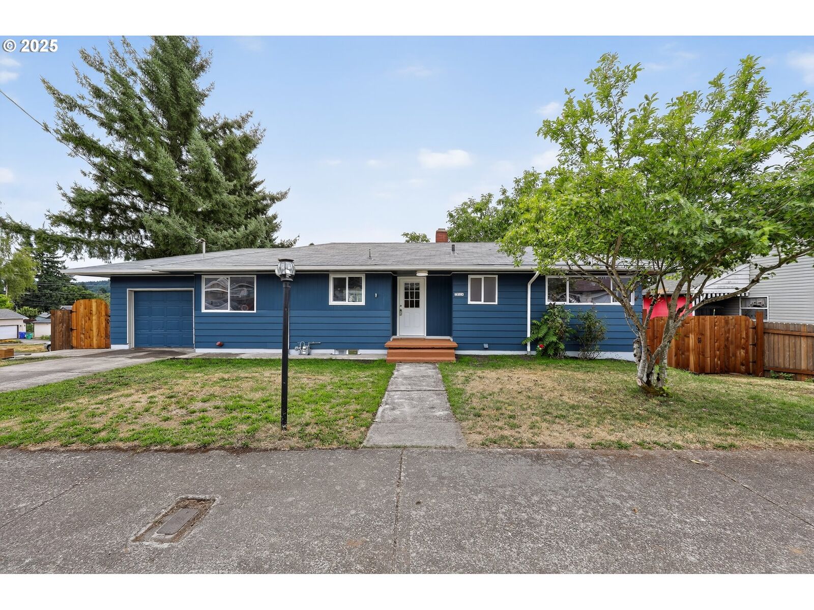 Property Photo: 10026 SE Insley St OR 97266