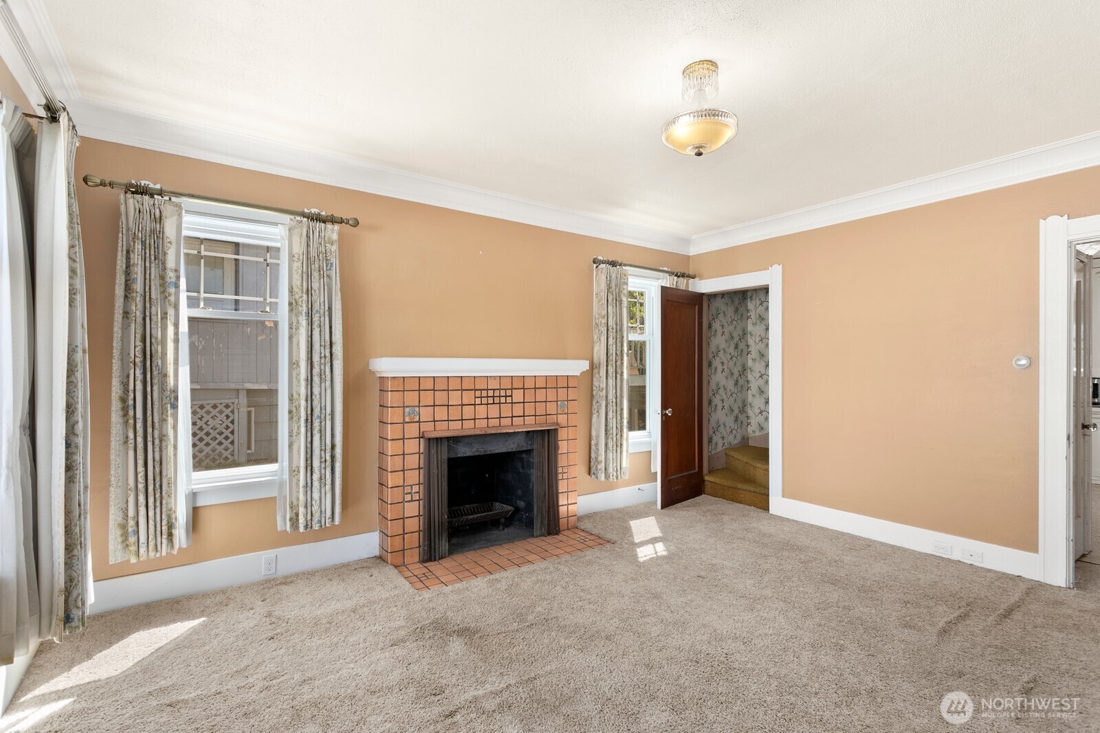 Property Photo: 215 N 58th St WA 98103