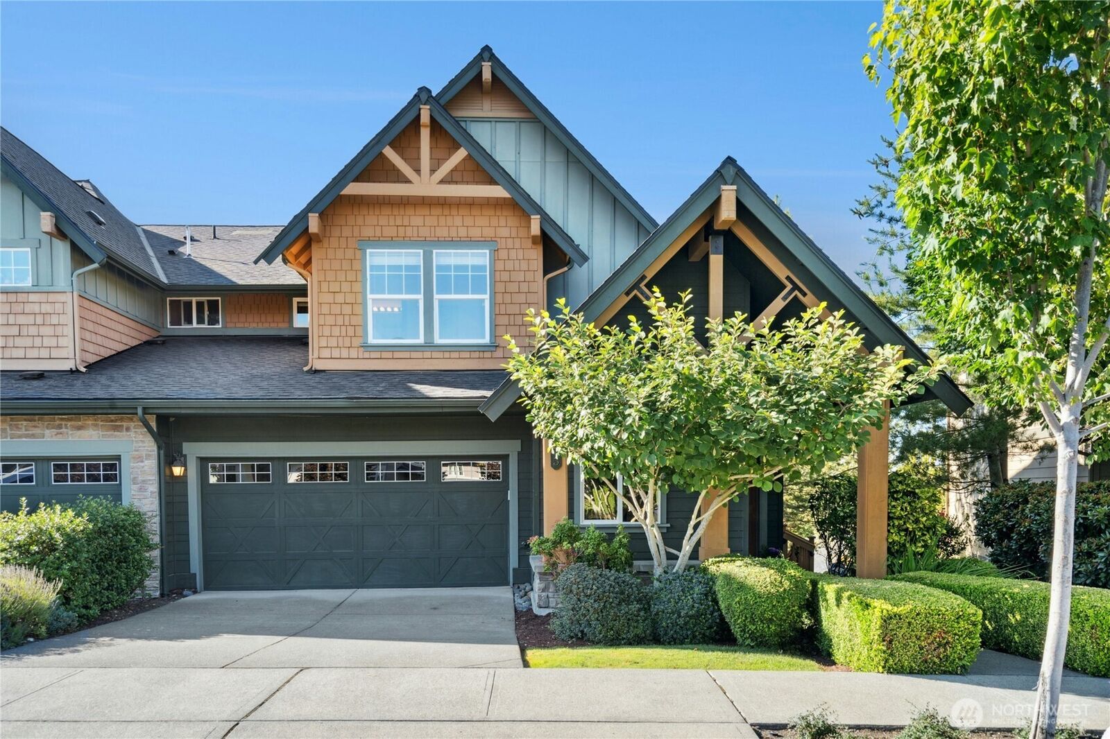 Property Photo:  1875  10th Avenue NE  WA 98029 
