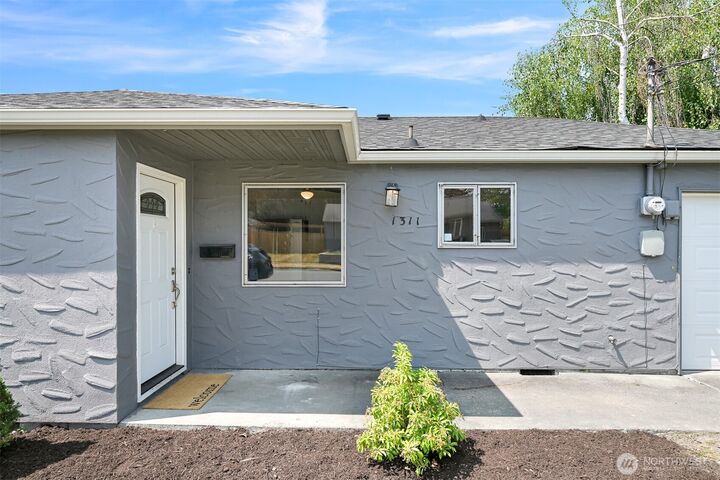 Property Photo:  1311 S 16th Street  WA 98274 