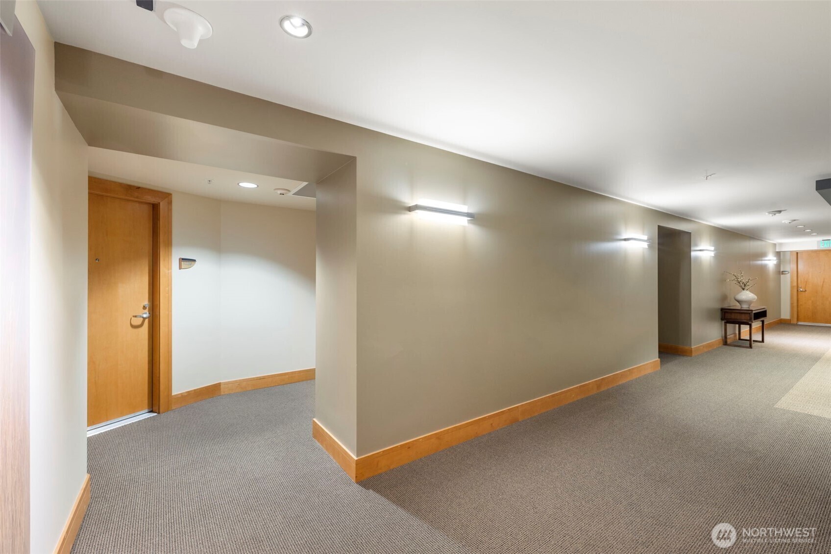 Property Photo: 10650 NE 9th Place 1120 WA 98004