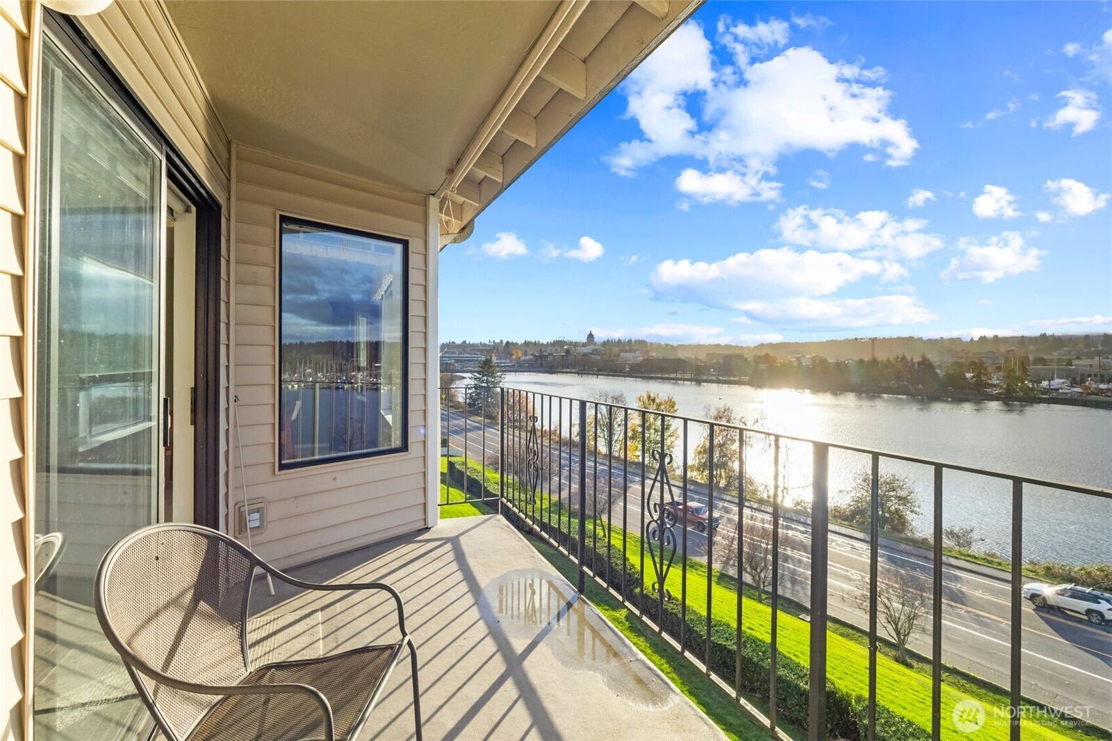 Property Photo:  920  East Bay Drive NE 3C302  WA 98506 