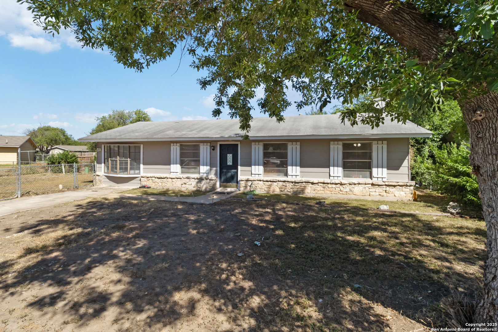 Property Photo: 5815 Kim Valley Dr TX 78242