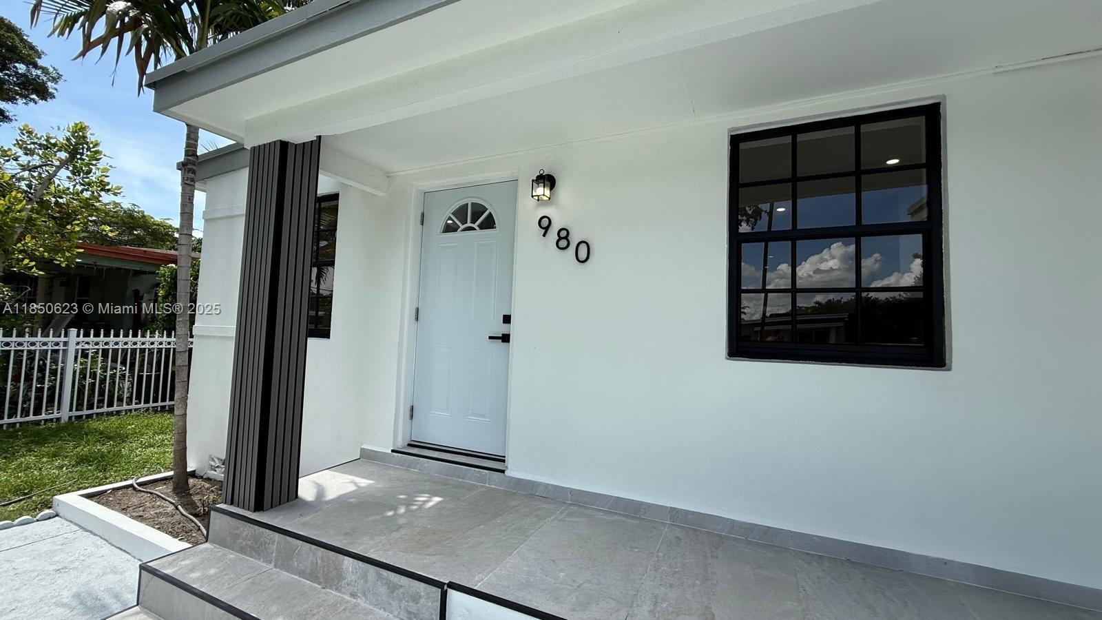 Property Photo:  980 NE 146th St  FL 33161 