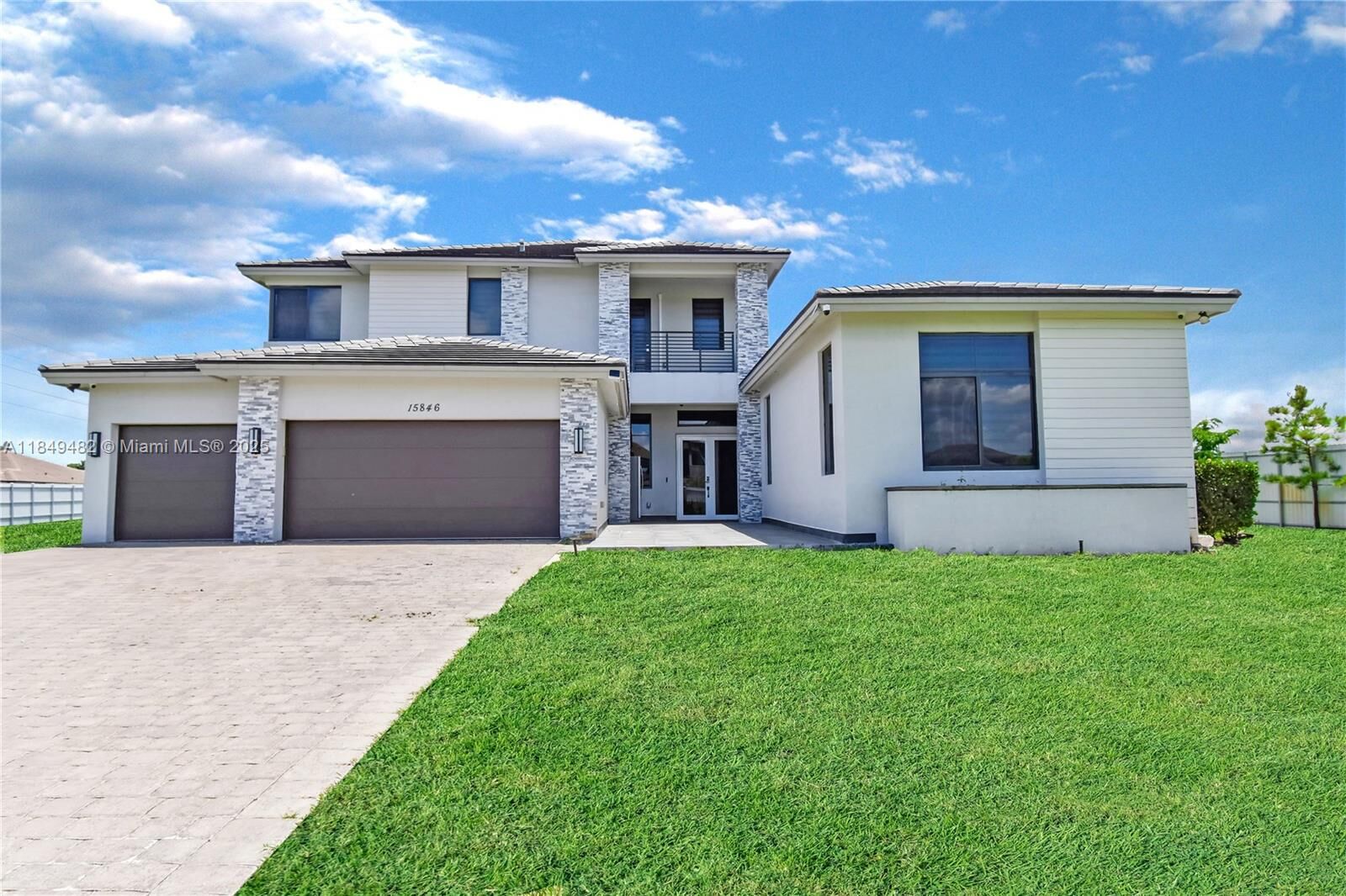 Property Photo:  15846 SW 49th St  FL 33331 