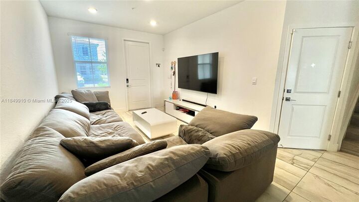 Property Photo: 181 SW 170th Ave FL 33027