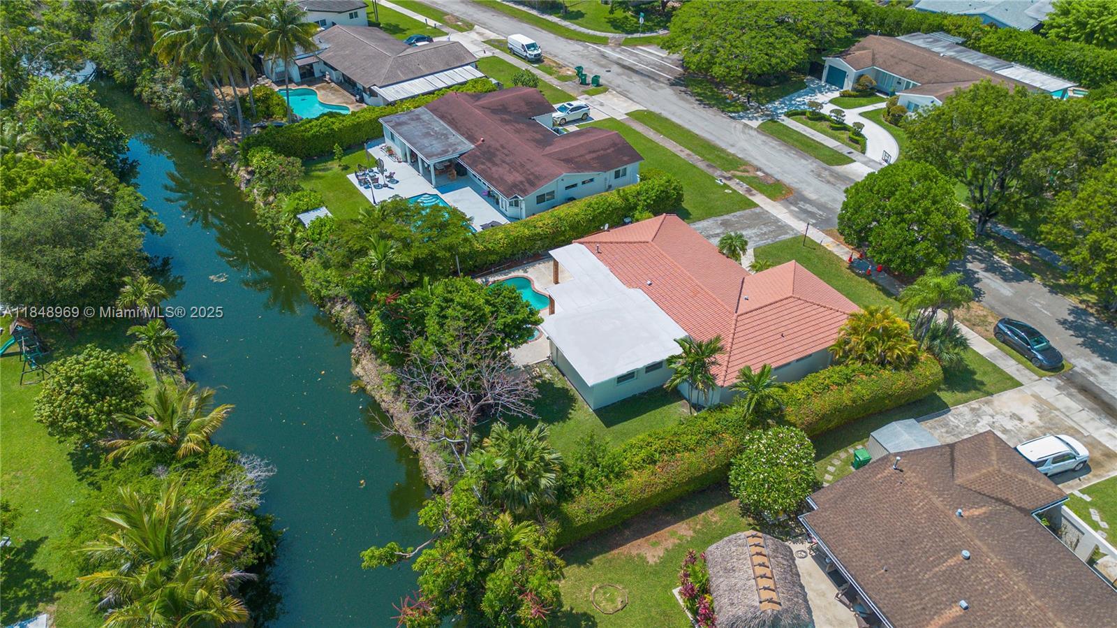 Property Photo: 10420 SW 98th St FL 33176
