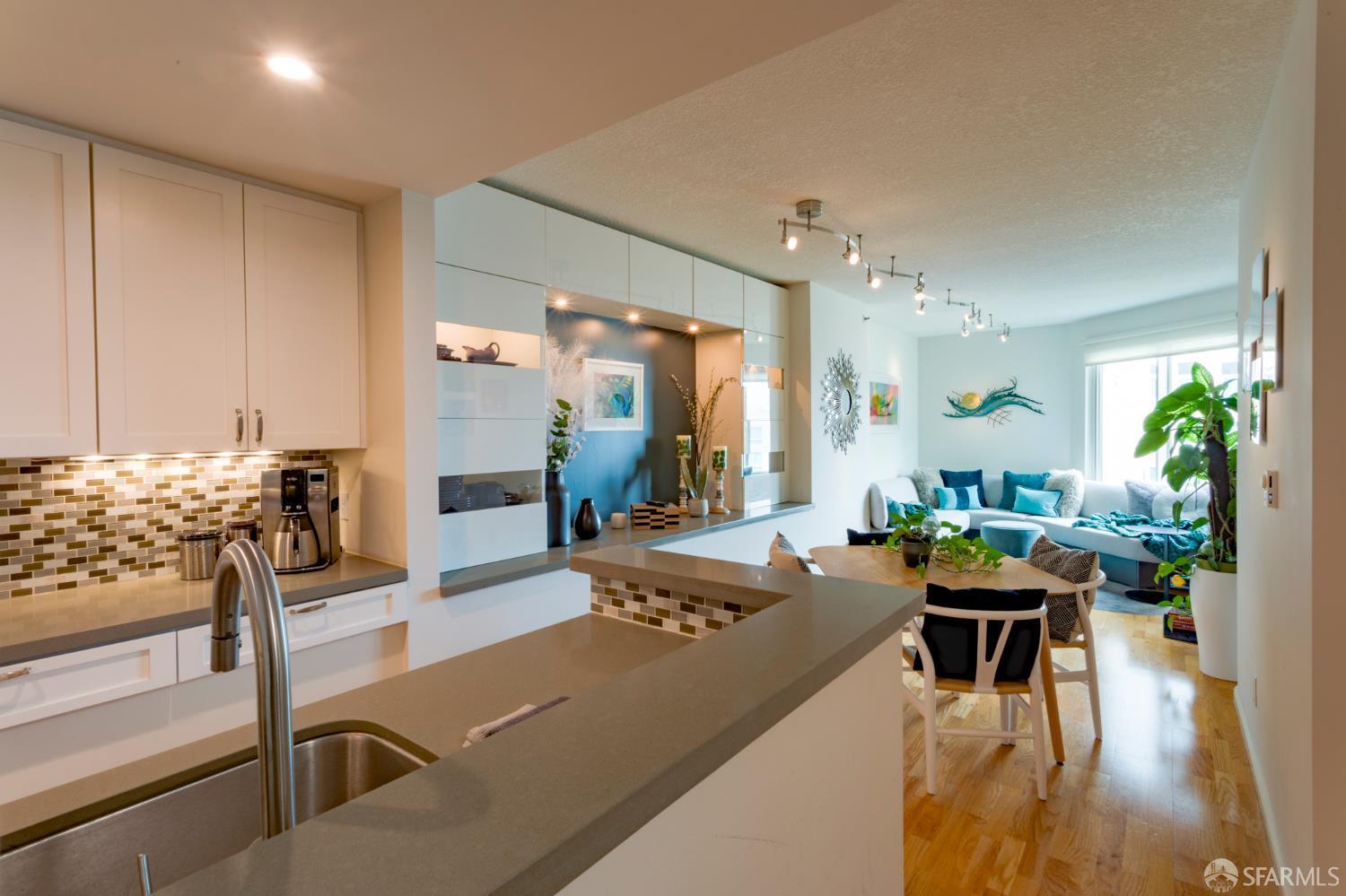 Property Photo: 240 Lombard Street 836 CA 94111