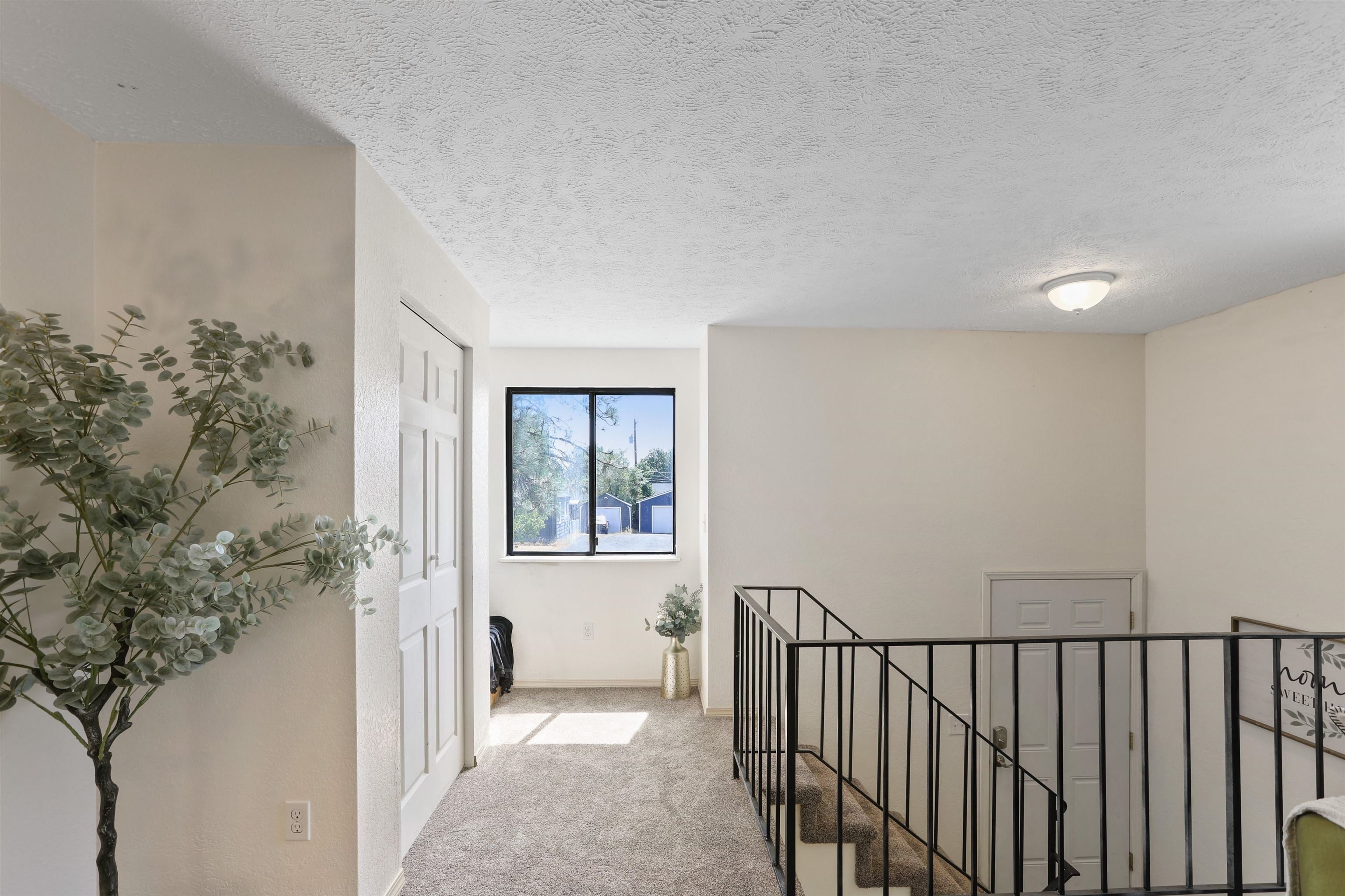 Property Photo: 307 E Hawthorne Rd 305 E Hawthorne Rd WA 99218