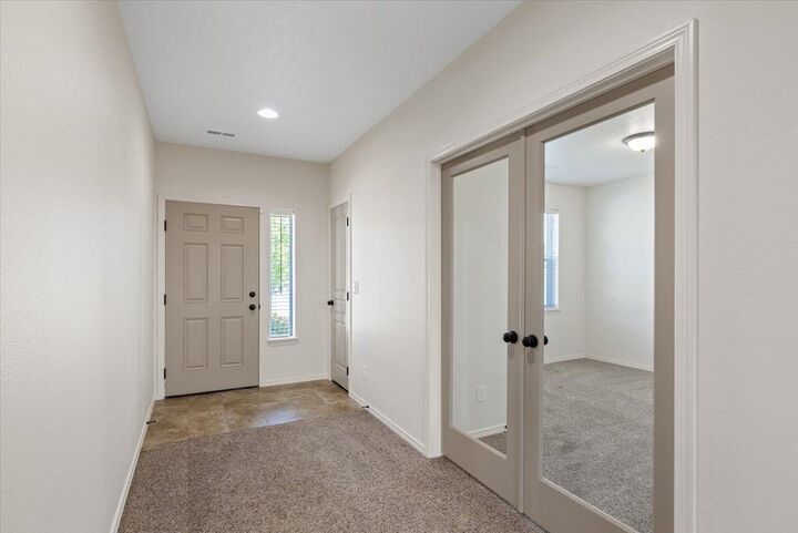 Property Photo: 12808 E Wabash Ct WA 99216